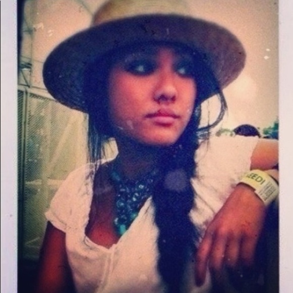 Meet your Posher, Jillian - Picture 1 of 1